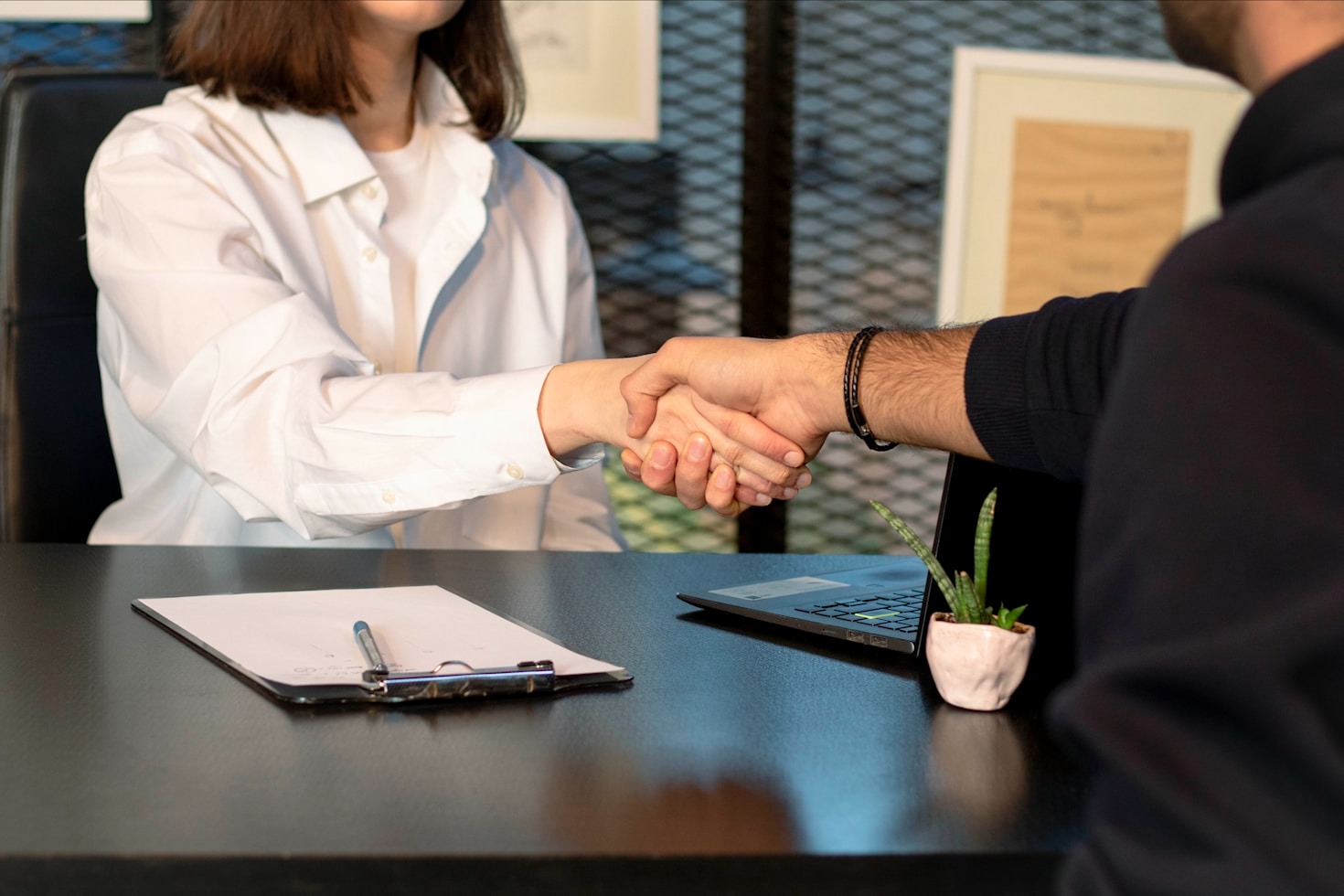 كيف تساهم الاستشارات الإدارية في نجاح الشركات